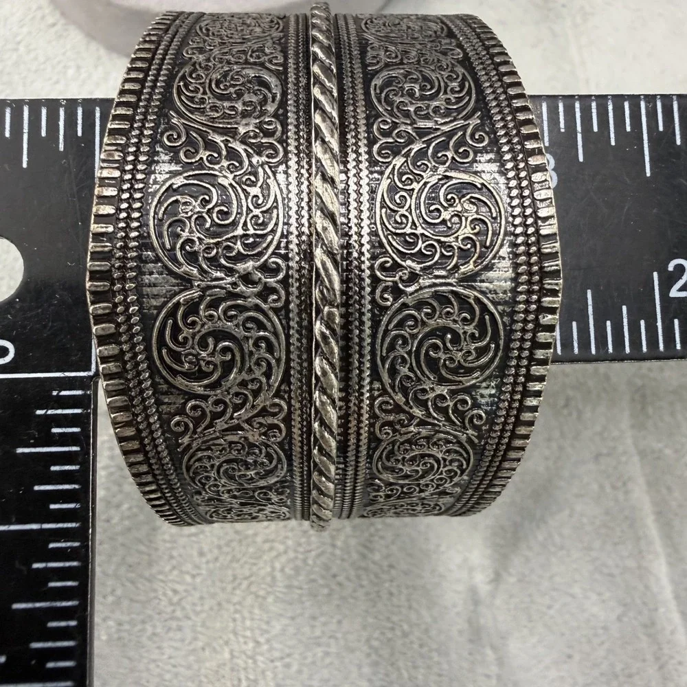 Vintage Chunky Cuff Bracelet‎ Silver Tone Embossed 7